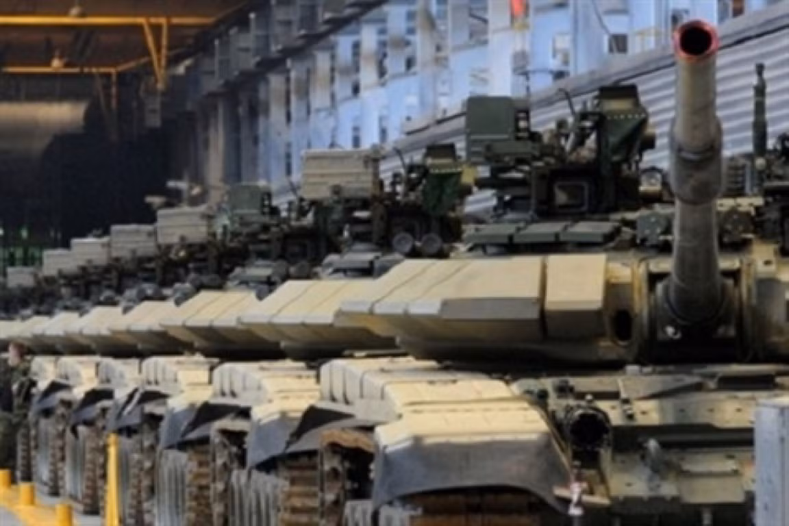 Thậm chí với những trang bị, nâng cấp cải tiến vượt bậc, phiên bản T-90S/SK còn được cho là có mức độ hiện đại "ăn đứt" mẫu xe tăng chủ lực T-90A đang được quân đội Nga sử dụng.