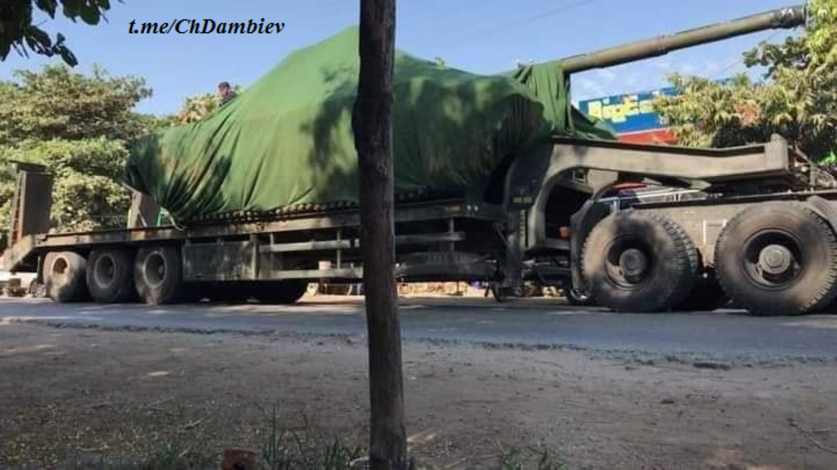 Giới phân tích quân sự trên thế giới vừa tỏ ra rất bất ngờ, với những hình ảnh được cho là sự xuất hiện của xe tăng chủ lực T-90 trên đất Myanmar.