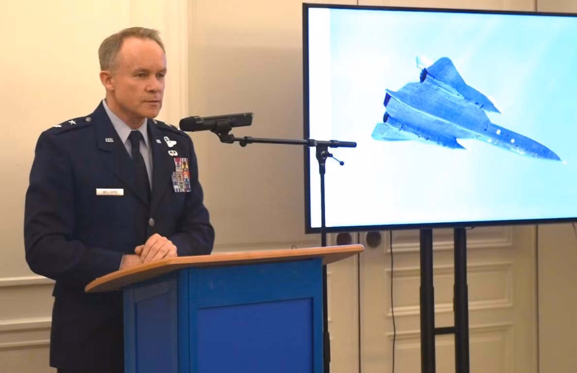 Một trong những phi công lái chiếc SR-71 trong sự kiện trên là Tom Veltry đã đến buổi lễ ở Stockholm. Người thứ hai là Duane Knoll đã bày tỏ lòng biết ơn của mình đối với các phi công Thụy Điển thông qua liên kết video.