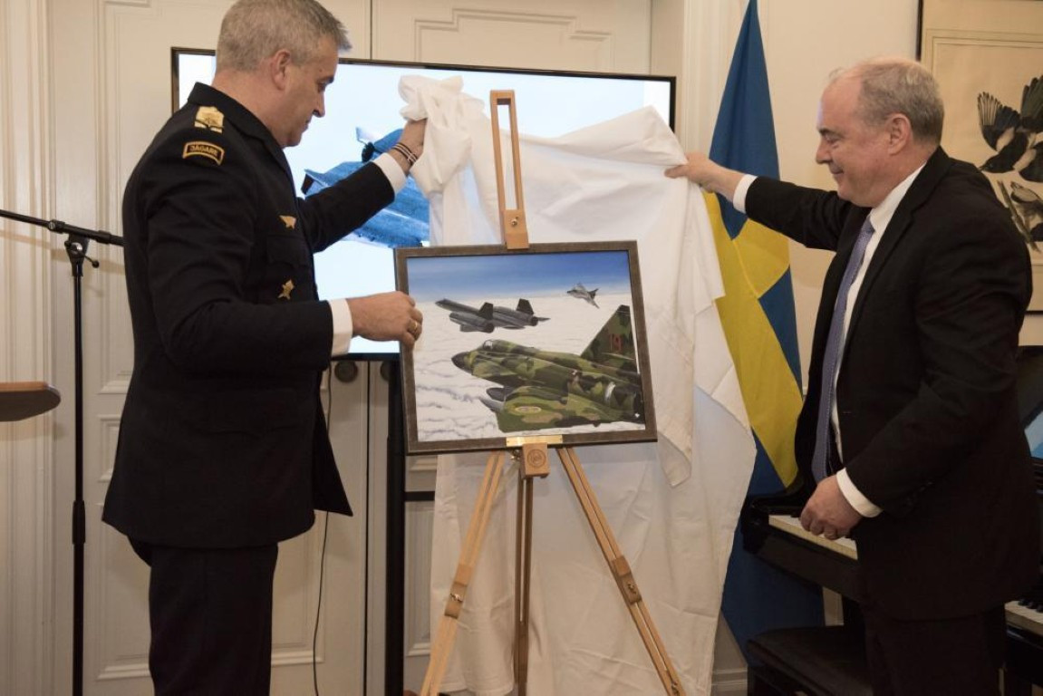 “Chúng tôi vô cùng nhẹ nhõm khi thấy máy bay chiến đấu Thụy Điển chứ không phải tiêm kích đánh chặn MiG-31”, ông Veltree thừa nhận.