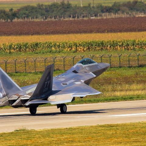 Về lý thuyết, Không đoàn 325 được đặt biên chế ở căn cứ sân bay quân sự Tyndall. Tuy nhiên một phần lực lượng đã được rời tới sân bay Eglin, do ảnh hưởng của siêu bão năm 2018 và tiếp tục đóng quân tới thời điểm hiện tại.