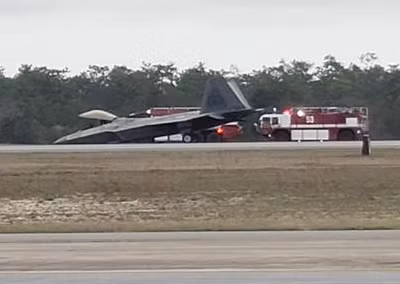 Chiều qua vào lúc 15:30 (giờ địa phương) tại sân bay Eglin, Florida, Mỹ; một tiêm kích F-22 Raptor của Không quân Mỹ đã phải hạ cánh khẩn cấp.