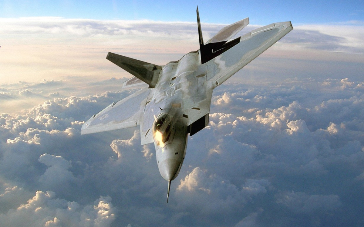 Tuy nhiên số lượng chiến đấu cơ F-22 Raptor mà Không quân Mỹ cần tới trong tương lai, việc tái thiết lập mới hoàn toàn một dây chuyền sản xuất, sẽ là một sự lãng phí cực kỳ to lớn.