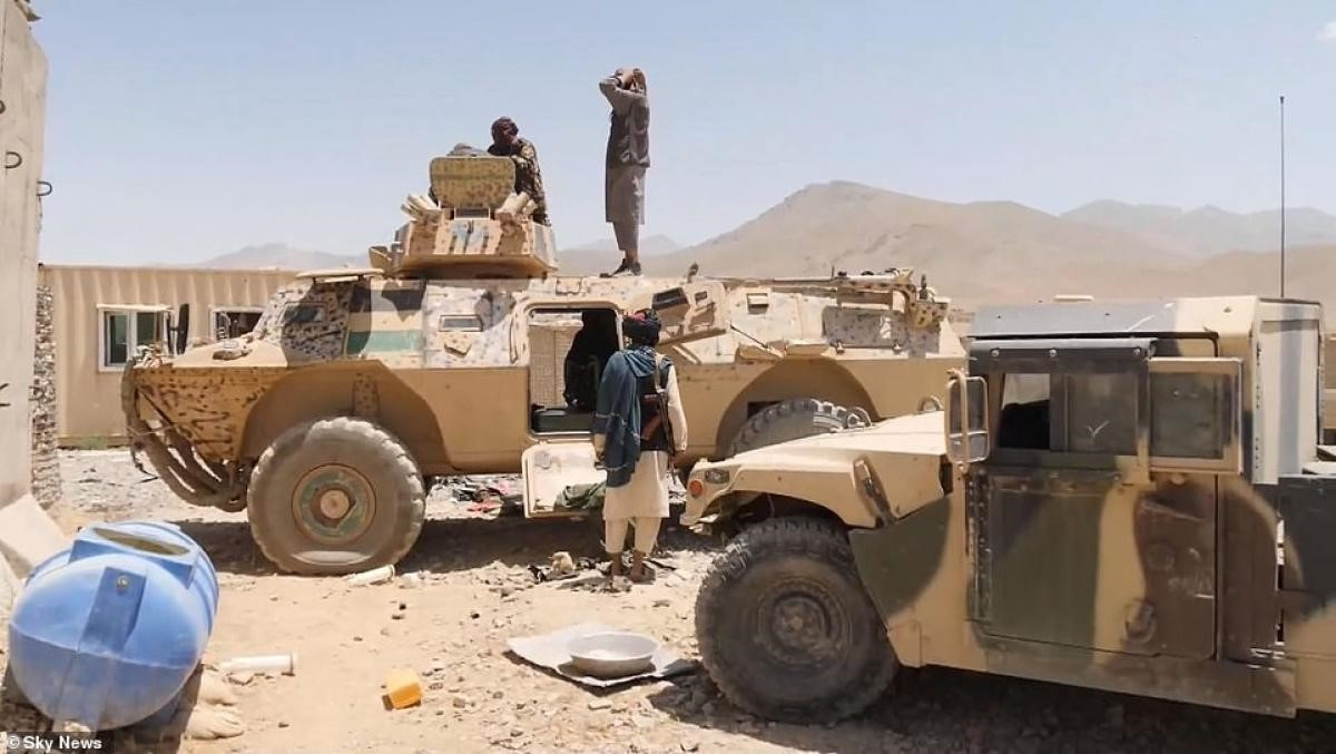 So với M1117, thiết giáp MASV được trang bị giáp tốt hơn có thể chống lại được đạn cỡ 12,7mm phía đầu xe và đạn 7,62mm xung quanh xe.