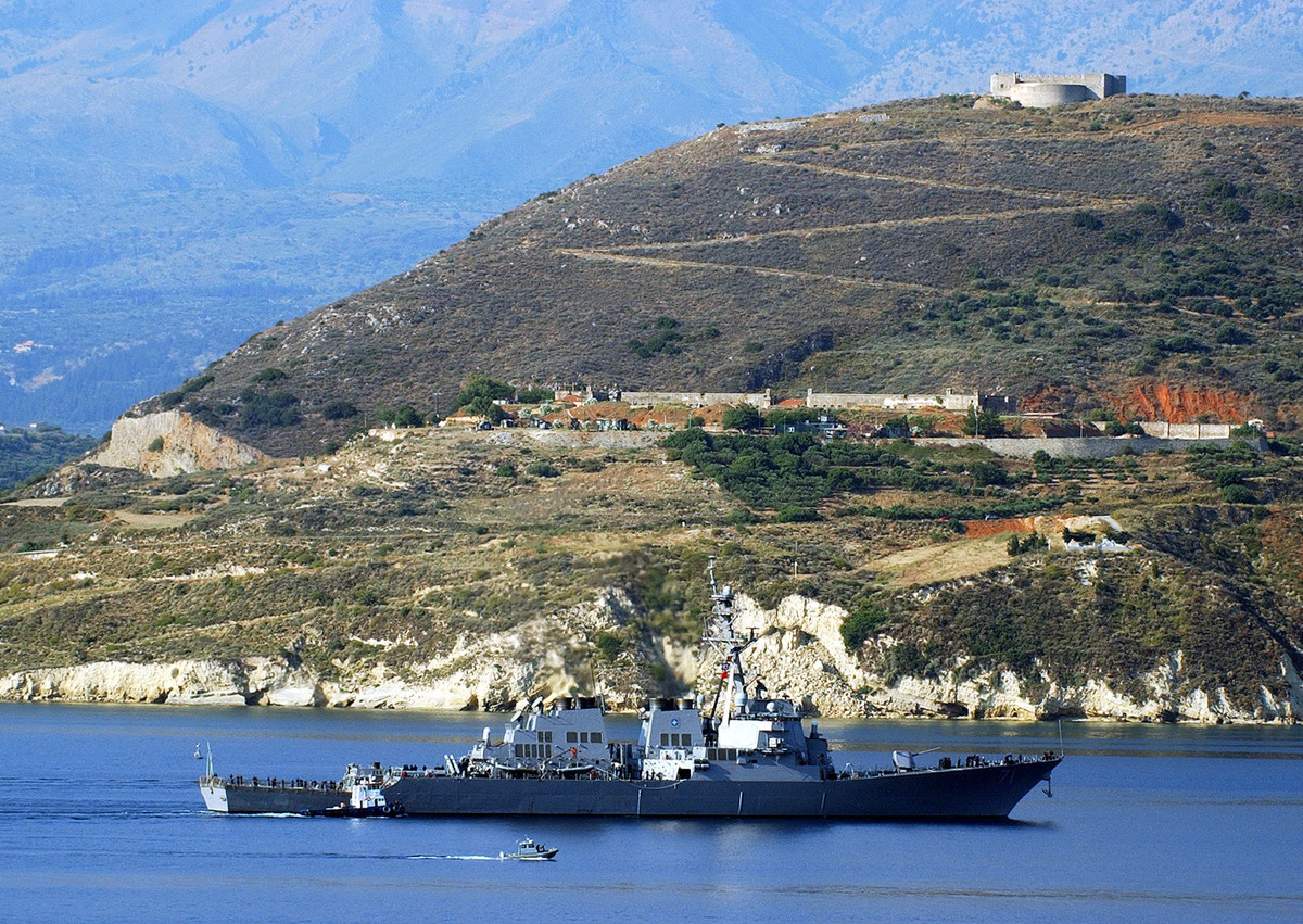 Điều lệ này khiến hải quân Nga tỏ ra có lợi thế rất lớn, khi có thể hoạt động không ngừng nghỉ trong khu vực biển Đen. Trong khi đó, đối thủ của họ hiện tại là các tàu chiến Anh và Mỹ, sẽ sớm hết hạn lưu trú tại vùng biển này.