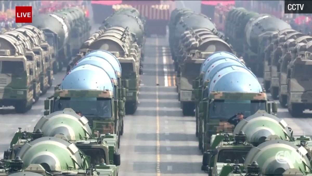 Đông Phong 41 hay còn có tên viết tắt là DF-41, được Trung Quốc quảng cáo là loại tên lửa thế hệ thứ tư, sử dụng nhiên liệu rắn và đã được biên chế vào lực lượng Tên lửa Phản lực Trung Quốc.