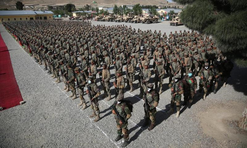 Số phận những người lính Afghanistan giúp sân bay Kabul sẽ có cuộc sống tươi sáng khi được Mỹ di tản, còn những người lính đang tiếp tục chiến đấu tại thung lũng Panjshir sẽ phải đối mặt với một tương lai đầy bất định.