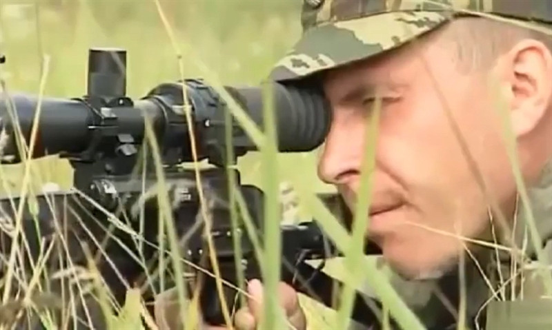 Loại súng này thường được biên chế cho từng đại đội bộ binh hoặc các nhóm đặc nhiệm với vai trò súng trường có độ chính xác cao (DMR), thay vì trang bị tới các đơn vị bắn tỉa độc lập.