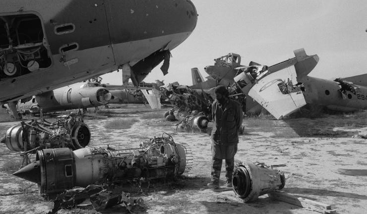 Ngoài ra, còn có hơn 5 triệu người tỵ nạn phải rời bỏ quê hương, hơn 2 triệu người bị buộc phải rời khỏi nhà cửa của mình và hơn 3 triệu người Afghanistan bị thương tật do "tên bay, đạn lạc" trong cuộc chiến.