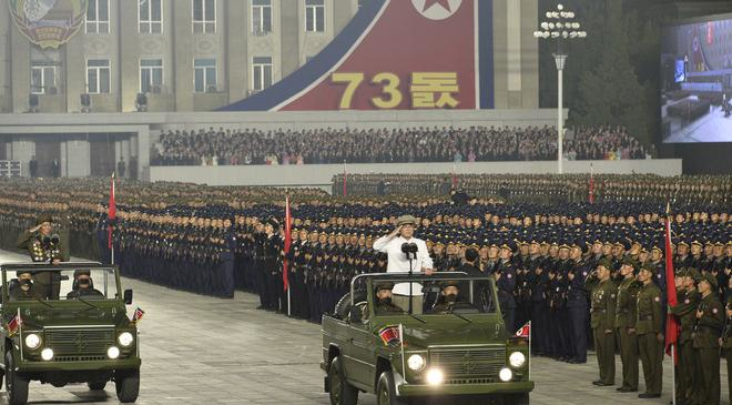 Nhà lãnh đạo Kim Jong-un đã tới dự lễ duyệt binh nhưng ông không phát biểu mở màn như mọi lần.