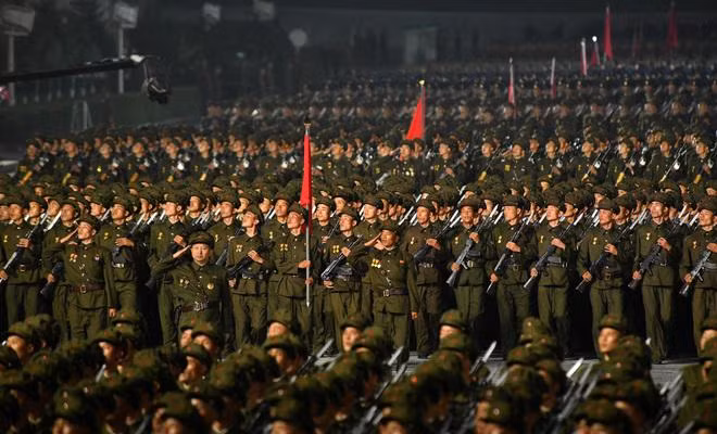 Quân đội Triều Tiên có con số ước lượng khoảng 1.100.000 người, đứng thứ 4 thế giới về mặt quân số. Ngoài ra đội quân dự bị lên tới 8.000.000 người.