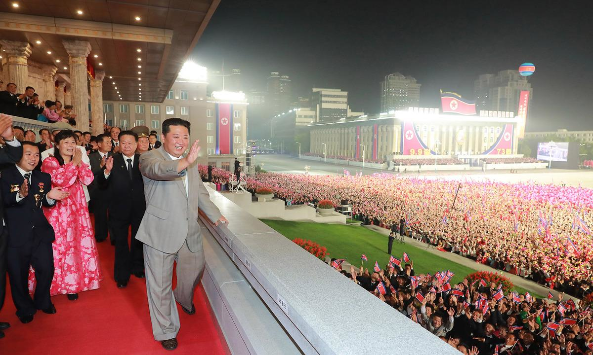 Người thay mặt ông Kim Jong-un phát biểu tại lễ duyệt binh là ông Ri Il-hwan - một quan chức cấp cao của đảng Lao động Triều Tiên.