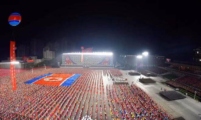 Những hình ảnh do truyền thông Triều Tiên công bố cho thấy lễ duyệt binh hôm 9/9 dường như được tiến hành với quy mô nhỏ hơn so với các cuộc duyệt binh được tổ chức vào tháng 1 năm nay và tháng 10 năm ngoái.