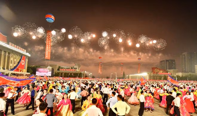 "Chúng ta sẽ thúc đẩy lực lượng quân đội nhân dân, một trụ cột bảo vệ đất nước, về mọi mặt, đưa nền công nghiệp quốc phòng phát triển trên cơ sở hiện đại hóa cao hơn", ông Ri Il-hwan phát biểu thêm, nhấn mạnh nỗ lực cải thiện năng lực quốc phòng của Triều Tiên.