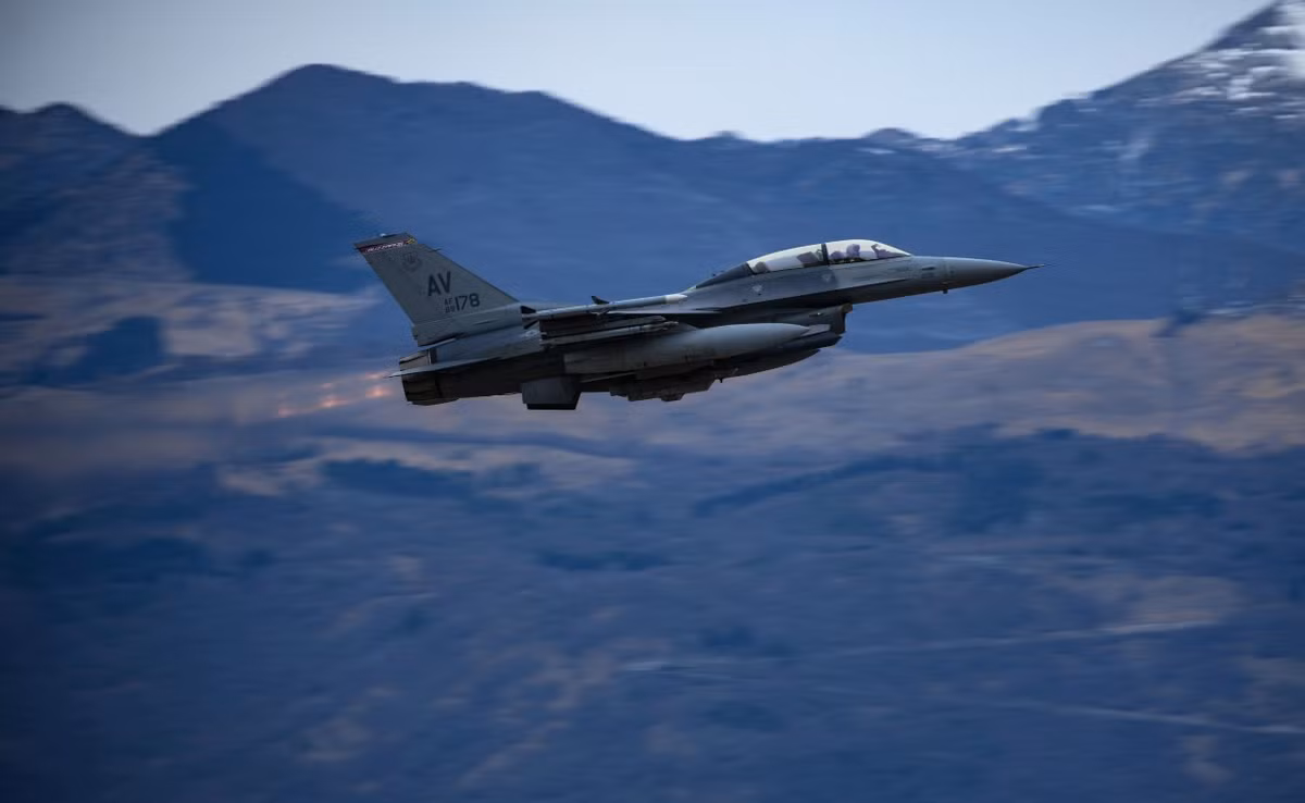 Các chiến đấu cơ F-16 này cũng không phải hàng mới, mà là hàng đã qua sử dụng, được Không quân Mỹ chuyển giao cho lực lượng hải quân.