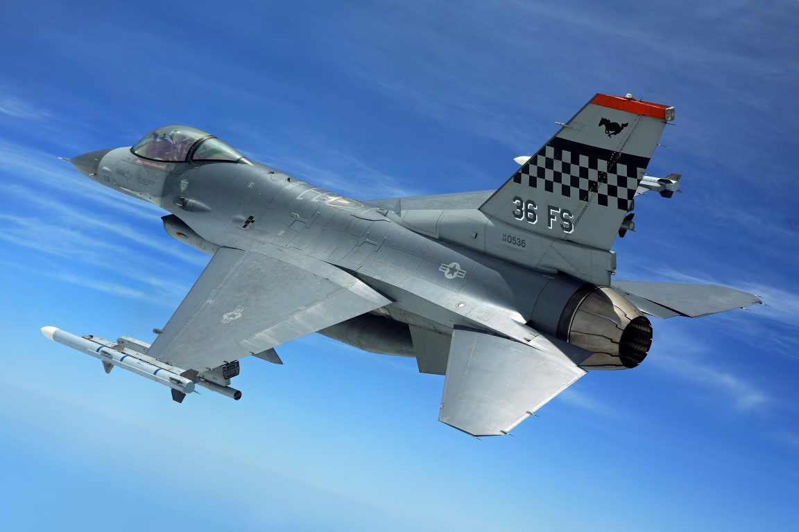 Các tiêm kích F/A-18 của lực lượng Không quân Hải quân, sẽ bắt đầu được cho nghỉ hưu từ năm 2024 này với một số lượng lớn. Tuy nhiên nhiều thông tin cho rằng, thời gian về hưu của dàn tiêm kích này sẽ bị đẩy lên sớm hơn, có thể là vào cuối năm 2022, để giảm gánh nặng chi phí cho lực lượng.