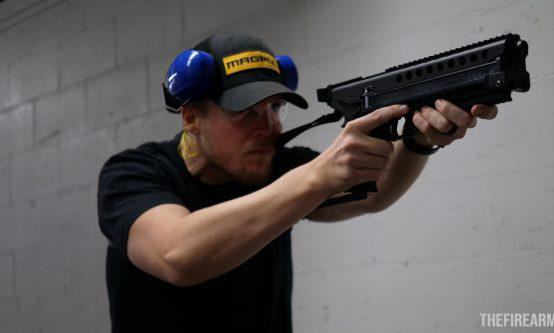 Với số lượng đạn nhiều và có thể bắn liên thanh, súng lục P50 hoàn toàn có thể duy trì hỏa lực mạnh trong các cuộc cận chiến. Do có nòng dài hơn súng lục thông thường nên tầm tác xạ của P50 lên tới 100m, gấp đôi so với súng ngắn thông thường.