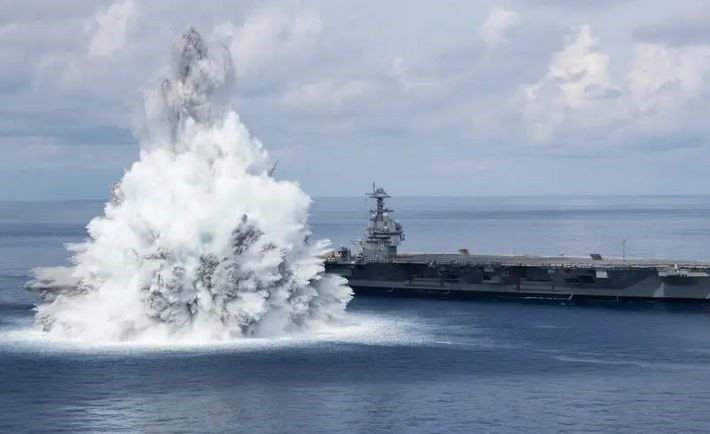 Theo thông tin được truyền thông Mỹ đăng tải, vụ thử nổ ngay sát mạn sườn tàu sân bay USS Gerald R. Ford của lực lượng này, đã gây ra vài hư hại cho chiếc hàng không mẫu hạm.