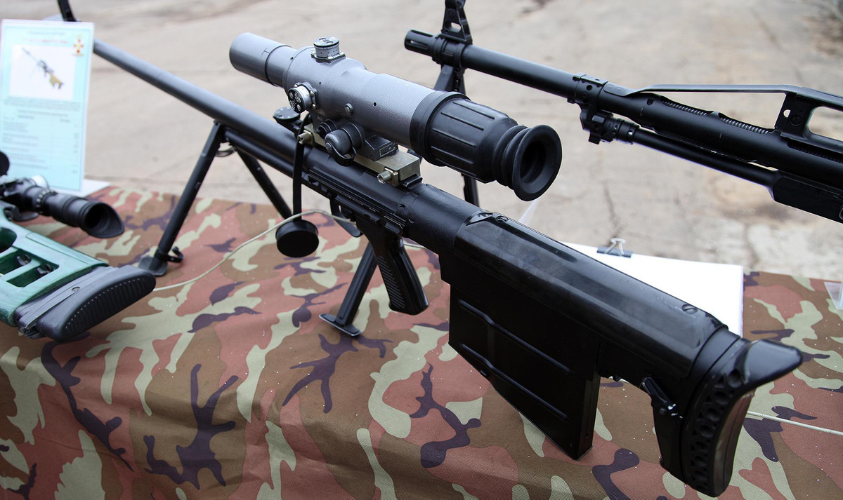 Đây là lý do các hãng vũ khí Nga quyết định thiết kế mẫu súng lấy cảm hứng từ súng trường bắn tỉa mạnh nhất của nước ngoài sử dụng đạn .50 BMG 12.7×99 mm, như khẩu Barret M82/M107 của Mỹ, vốn có khả năng hạ mục tiêu cách xa vài km.