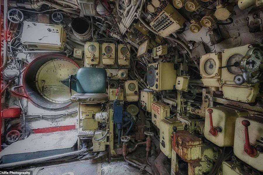 Nơi được coi là trung tâm thông tin của tàu ngầm, có các bộ radar, sóng âm và kiểm soát đường đạn. “Con tàu chỉ có thể chạy dưới nước trong vài ngày và không tàng hình cho lắm... Nhưng dù không phải là mẫu tàu ngầm có năng lực nhất của Liên Xô, NATO rất chú ý đến nó”, chuyên gia H. I Sutton nói