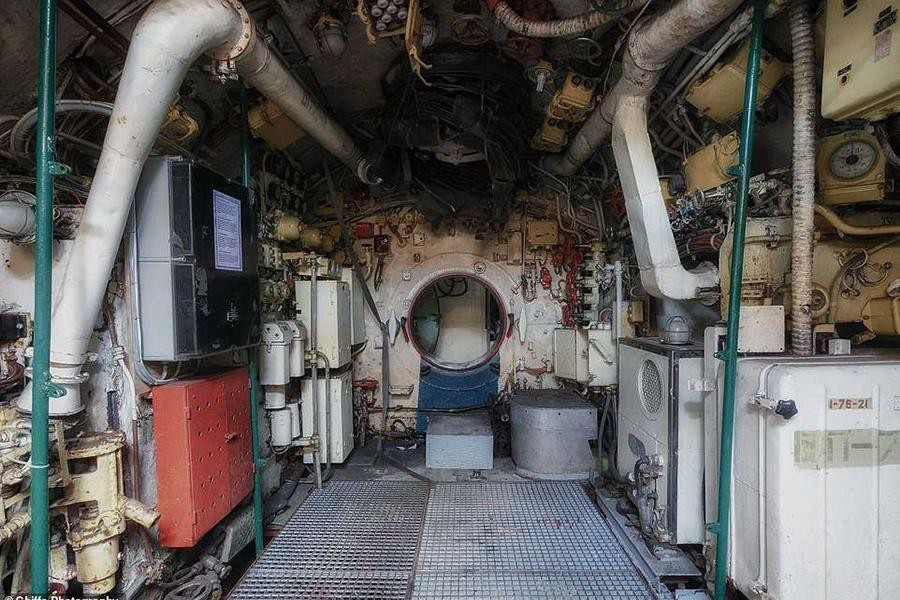 Hình ảnh của con tàu - một phần lịch sử Chiến tranh Lạnh đã được cặp vợ chồng Ukraine-Bỉ Olga Sorukhanova và Vladimir Kouksov ghi lại. Cặp đôi này lên tàu vào tháng 1-2020 tại Bỉ, gần với nơi nó đang bị loại thải.