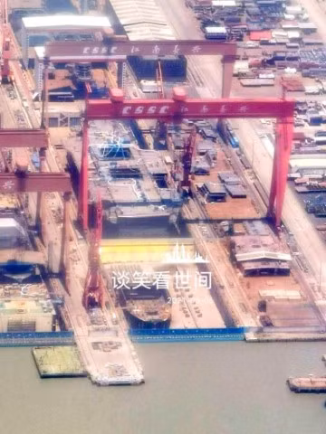 Trước đó, những ảnh chụp vệ tinh hoặc ảnh chụp từ trên không, cho thấy tốc độ đóng tàu sân bay Type 003 của Trung Quốc là cực kỳ nhanh.