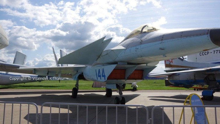 Nhưng sau một thời gian dài rơi vào "quên lãng", hãng chế tạo máy bay MiG vào năm 2019 đã bất ngờ tuyên bố hồi sinh dự án chế tạo tiêm kích thế hệ năm dựa trên nguyên mẫu MiG-144.