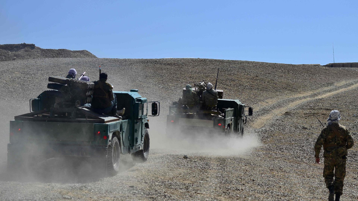 Trong khi đó, Taliban với sự hỗ trợ của một số lượng lớn máy bay Pakistan, đã liên tục chiếm được những điểm cao chiến lược của thung lũng Panjshir.