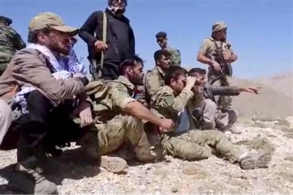 Trước đó, Taliban đã thu giữ được nhiều loại máy bay trực thăng, máy bay cường kích của Không quân Afghanistan bỏ lại. Tuy nhiên lực lượng này sẽ cần khá nhiều thời gian, trước khi có thể nắm bắt hết kỹ năng, chiến thuật để khai thác các loại phương tiện bay hiện đại này.