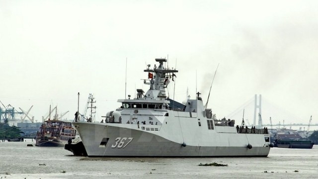 Với điều kiện địa lý của Indonesia hiện tại, việc tăng cường trang bị các tàu tuần tra nhanh và tàu đổ bộ, thậm chí còn quan trọng hơn nhiều việc đưa vào trang bị tàu sân bay hay khu trục hạm.