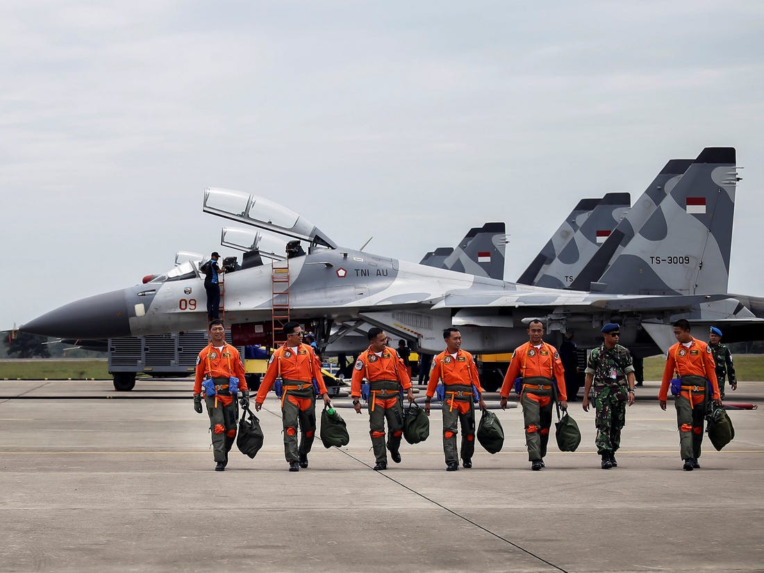 Thậm chí, Indonesia còn từng muốn mua tiêm kích Su-35 từ Nga và chỉ có sự đe dọa cấm vận của Mỹ, mới có thể khiến quốc gia Hồi giáo đông dân nhất này từ bỏ ý định của mình.