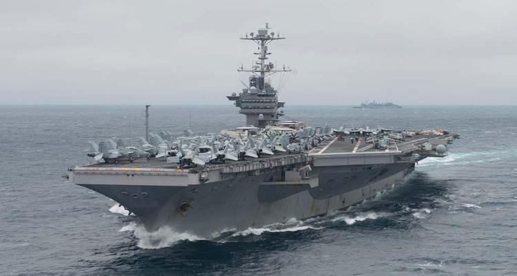 Với thủy thủ đoàn 5.000 người, USS Theodore Roosevelt được ví như một "thành phố nổi" trên đại dương. Con tàu có một bưu điện với mã định danh riêng, cho phép thủy thủ gửi và nhận thư từ gia đình. Trên tàu không có wifi hay sóng điện thoại di động, mỗi thủy thủ chỉ được truy cập Internet trên các máy tính chung, thời gian sử dụng phụ thuộc vào cấp bậc và chức vụ.