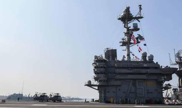 Tàu sân bay USS Harry S. Truman biên chế không đoàn trên hạm (CVW), có thể mang tối đa 130 tiêm kích F/A-18 hoặc 85-90 máy bay các loại, nhưng thường chỉ triển khai 64 phi cơ.
