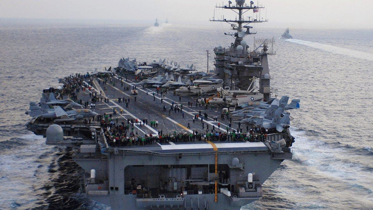 Quá trình đại tu và tái nạp nhiên liệu giữa vòng đời có thể tốn khoảng 5,5 tỷ USD, trong khi chi phí loại biên một tàu sân bay hạt nhân lớp Nimitz được ước tính khoảng 2,5 tỷ USD hồi năm 2014.