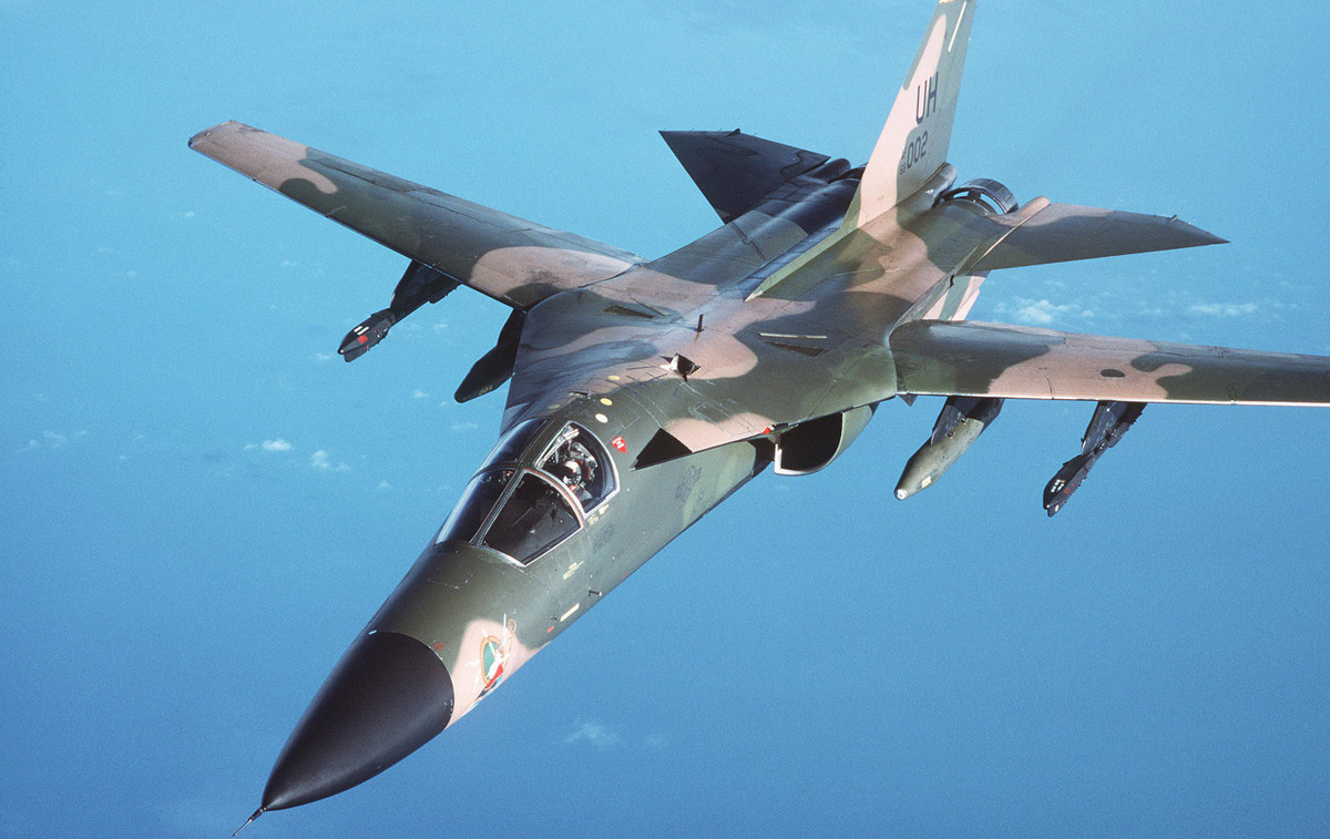 Ngoài ra, điểm đột phá của máy bay F-111 đó là loại radar quét địa hình trực tiếp giúp máy bay tự động điều chỉnh đường bay để tránh va đập. Điều này cho phép nó có thể bay ở cách mặt đất 60 m ngay cả khi bay đêm hoặc bay trong điều kiện thời tiết xấu.