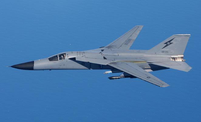 Mỹ đã gặp phải sự kháng cự kịch liệt từ phía Không quân Iraq. Hai chiếc F-111 đã bị trúng tên lửa không đối không bắn ra từ máy bay MiG-23 và MiG-29 của Iraq.