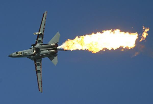 Tuy nhiên, một máy bay EF-111 đã giành chiến thắng trong một cuộc đấu tay đôi với máy bay Iraq. Theo một số thông tin, chiếc EF-111 khi đó đang bay cách mặt đất 120 m để dẫn đường cho các máy bay F-15 làm nhiệm vụ thì bất ngờ một chiếc Mirage F1 của Iraq xuất hiện ở phía sau Raven.