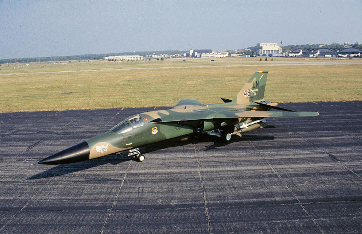 Vào ngày 17/01/1991, Chiến dịch Bão cát Sa mạc được khởi động, F-111 vượt qua sa mạc và tấn công các hệ thống phòng không và các cơ sở quân sự quan trọng của Iraq bằng bom định hướng hiện đại.