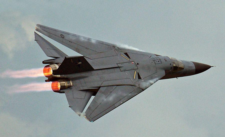 Mặc dù rất hiệu quả, F-111 lại có chi phí bảo dưỡng cao và Không quân Mỹ tin rằng phi đội F-15E của nước này có thể thực hiện những nhiệm vụ tấn công tầm ngắn, trong khi phi cơ B-1 có nhiệm vụ thả bom từ xa.