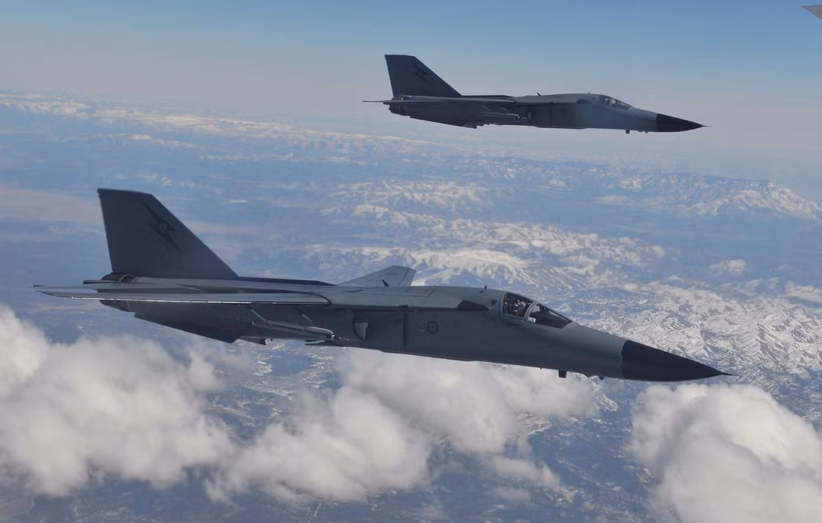 Do đó họ đề ra một ý tưởng mới, đó là chế tạo một loại máy bay ném bom có thể đạt tốc độ siêu thanh bay thấp, tránh tầm hoạt động của radar. Cùng lúc đó, hải quân Mỹ cũng đang cần một loại máy bay đánh chặn được trang bị tên lửa không đối không để tiêu diệt oanh tạc cơ Liên Xô từ xa.