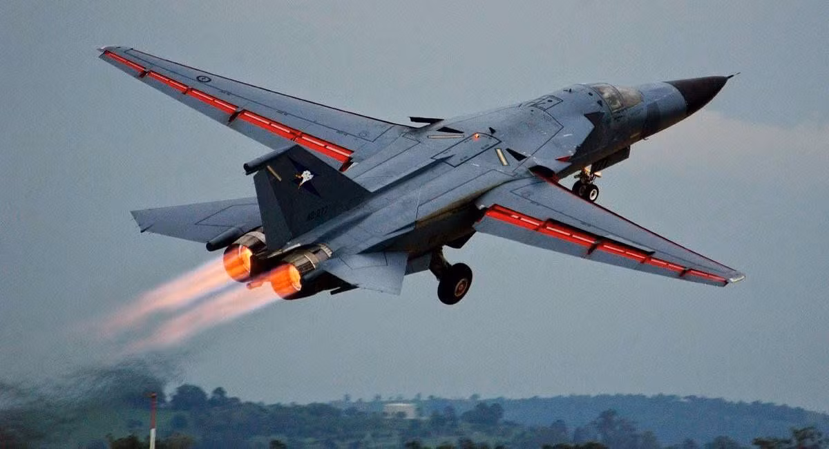 Vào đầu những năm 1960, Không quân Mỹ nhận ra rằng các loại tên lửa đất đối không được dẫn đường bởi radar như tên lửa SA-2 của Liên Xô có thể bắn trúng các máy bay ném bom tầm cao nhưng chậm chạp.