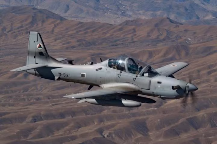 Với cường kích cơ A-29 Super Tucano, câu chuyện lại khá khác biệt. Đây là loại cường kích cơ có hai chỗ ngồi, được Afghanistan mua của Brazil.