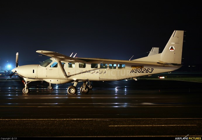 Theo nhiều chuyên gia, loại máy bay vận tải này có khả năng vận chuyển số lượng người khá lớn, nhiều khả năng những chiếc còn bay được, đã được các phi công điều khiển để đưa gia đình mình ra nước ngoài.