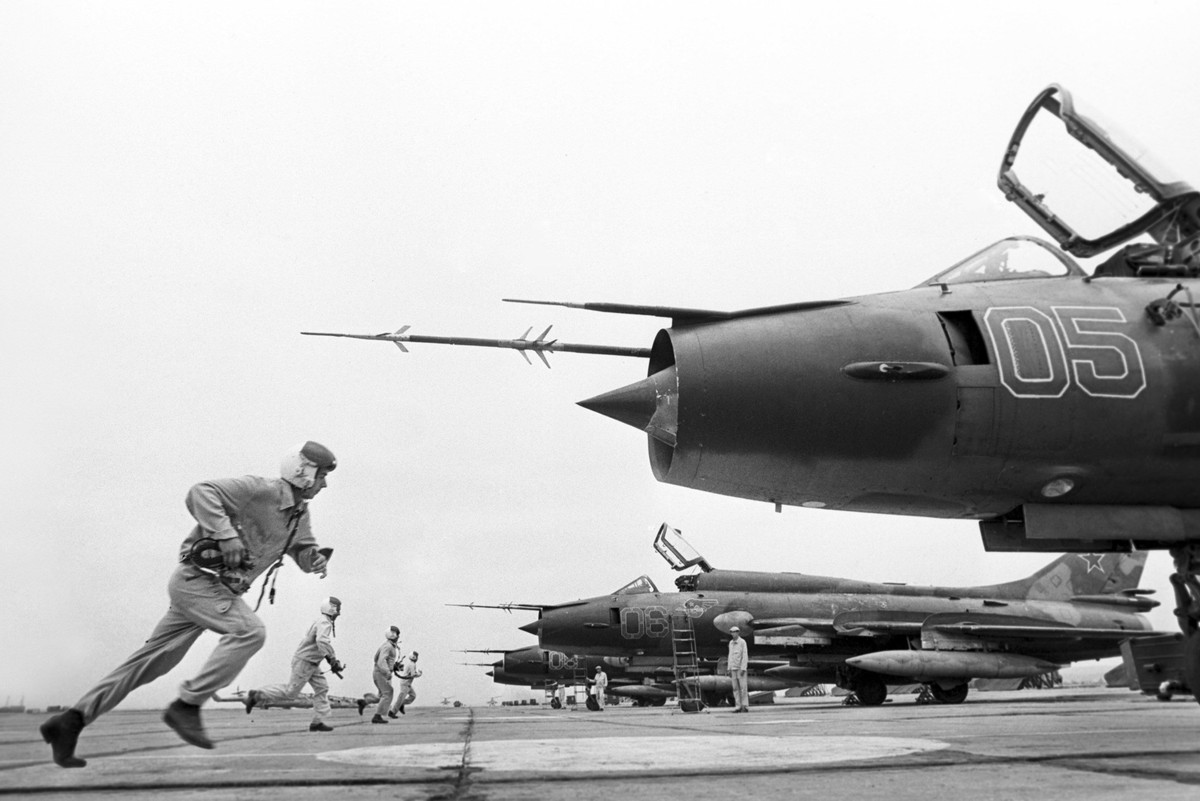 Một thực tế ít được biết đến đó là trong bộ phận chiến thuật của Không quân Liên Xô, hầu như tất cả các máy bay chiến đấu đều có tùy chọn thiết kế để mang bom hạt nhân rơi tự do. Tuy nhiên cho tới ngày nay vẫn có rất ít thông tin về loại vũ khí này.