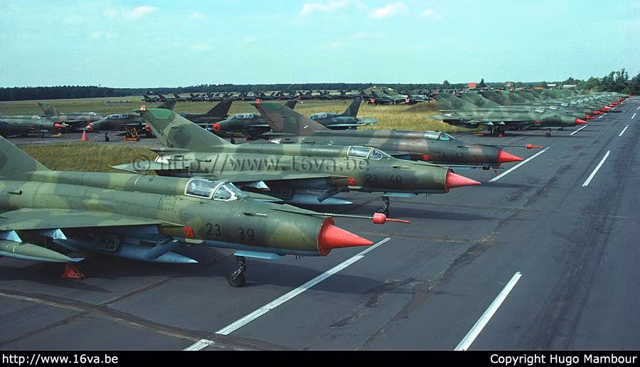 Biên chế của đơn vị bao gồm các sư đoàn máy bay tiêm kích - bom, chủ yếu là MiG-27, Su-17 và Su-24. Họ được giao nhiệm vụ thực hiện cuộc tấn công hạt nhân nhằm vào các sân bay, căn cứ tên lửa và mục tiêu quan trọng khác của NATO.