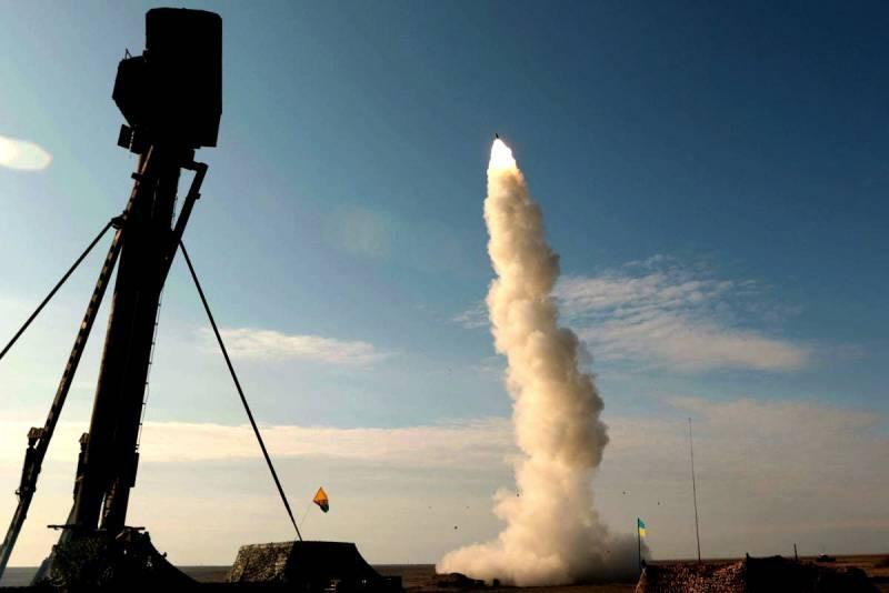 Theo vị chuyên gia Nga, việc Ukraine điều động các tổ hợp phòng không S-300V1, S-300PS, Buk-M1, Tor-M1 tới khu vực giao tranh rõ ràng nhằm đề phòng cuộc tấn công bằng tên lửa đạn đạo và pháo phản lực phóng loạt từ phía ly khai.