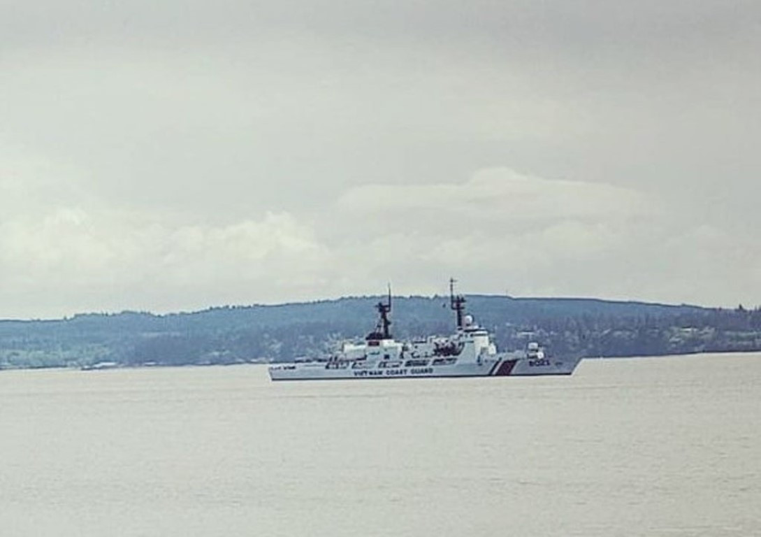 Theo thiết kế ban đầu, tàu John Midgett (WHEC 726) có chiều dài 115 mét, lườn rộng 13 mét và có mớm nước 5,5 mét.