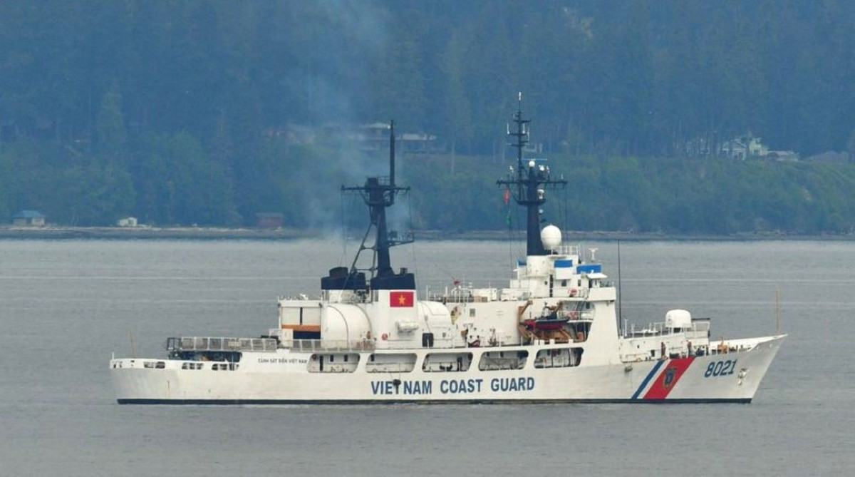 Tờ My Edmonds News của Mỹ vừa cho đăng tải những hình ảnh mới nhất về tàu tuần duyên John Midgett (WHEC 726), đã được sơn số hiệu và biểu tượng của lực lượng Cảnh sát biển Việt Nam.