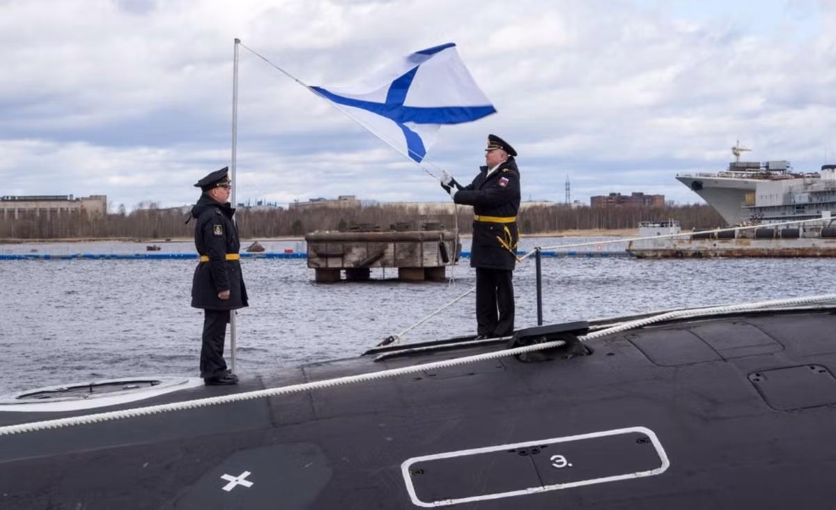 Các tàu ngầm lớp Yasen-M, là phiên bản nâng cấp, cải tiến sâu từ lớp tàu ngầm Yasen - loại tàu ngầm được thiết kế bởi Liên Xô.