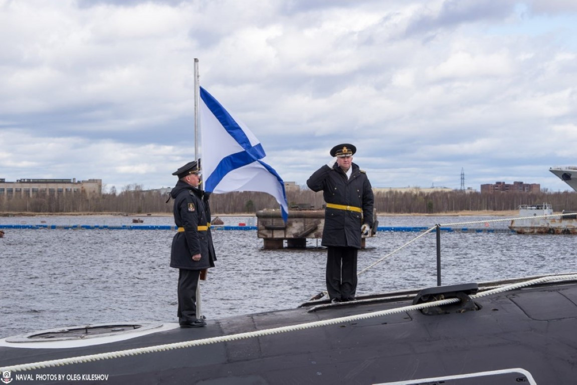 So với phiên bản gốc, tàu ngầm Kazan lớp Yasen-M có nhiều điểm khác biệt rất đáng quan tâm, trong đó bao gồm việc nó có chiều dài tổng thể ngắn hơn, phần mũi thon hơn và có ít ống phóng ngư lôi hơn.